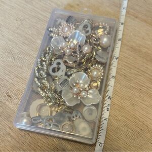 JIBBETZ | Assorted Croc Jewelry Set with Pearls and Flowers